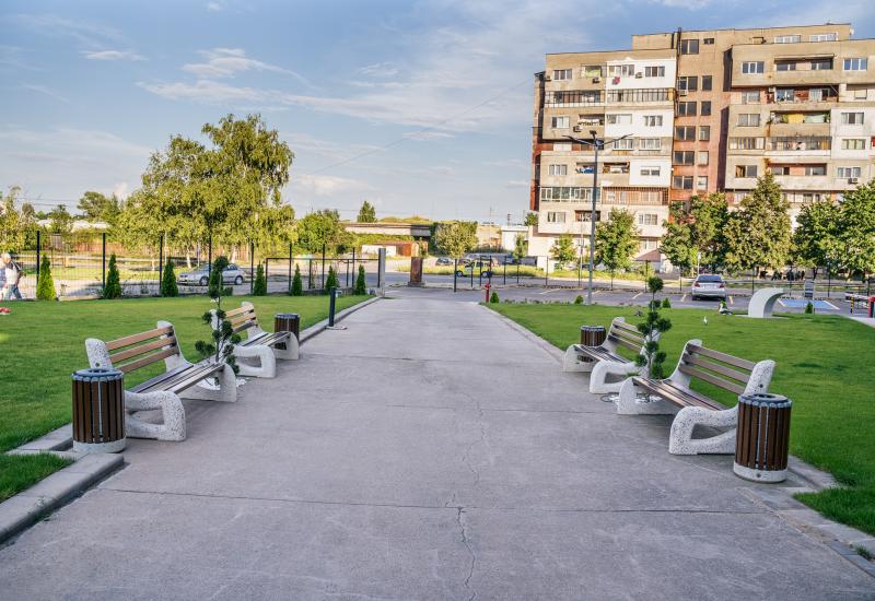 ETE Pictures CONCRETE BENCH 2 2E6AC8C0-671B-E1FD-15FD-BD23CBC52F08.jpg